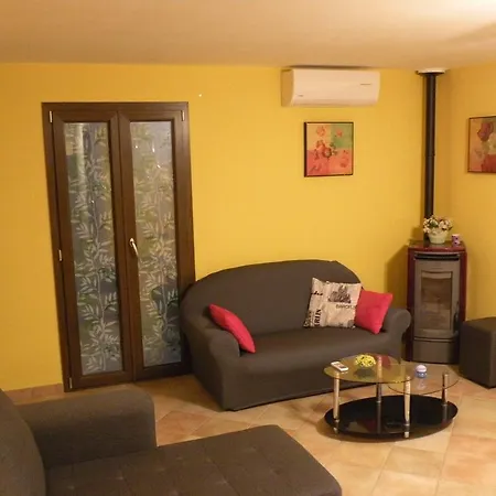 Indipendente Al Piano Seminterrato Appartement