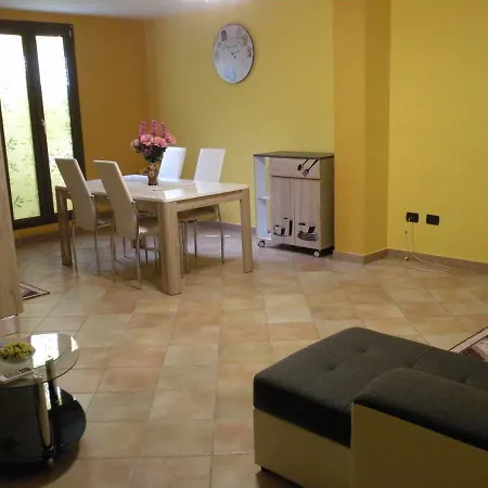 Indipendente Al Piano Seminterrato Appartement *