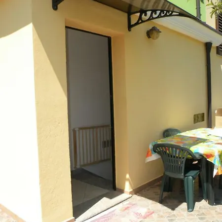 Indipendente Al Piano Seminterrato Appartement Girasole