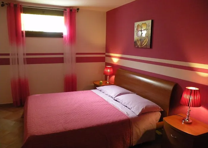 Indipendente Al Piano Seminterrato アパート ジラソーレ