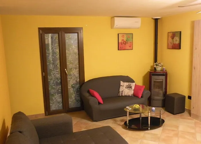 Indipendente Al Piano Seminterrato アパート