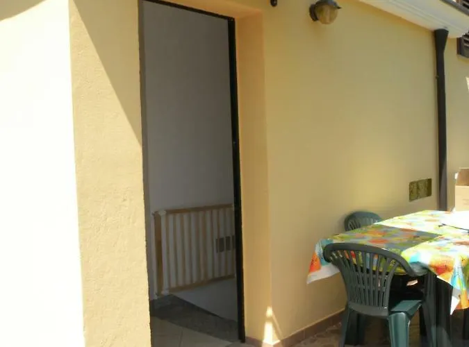 Indipendente Al Piano Seminterrato アパート ジラソーレ